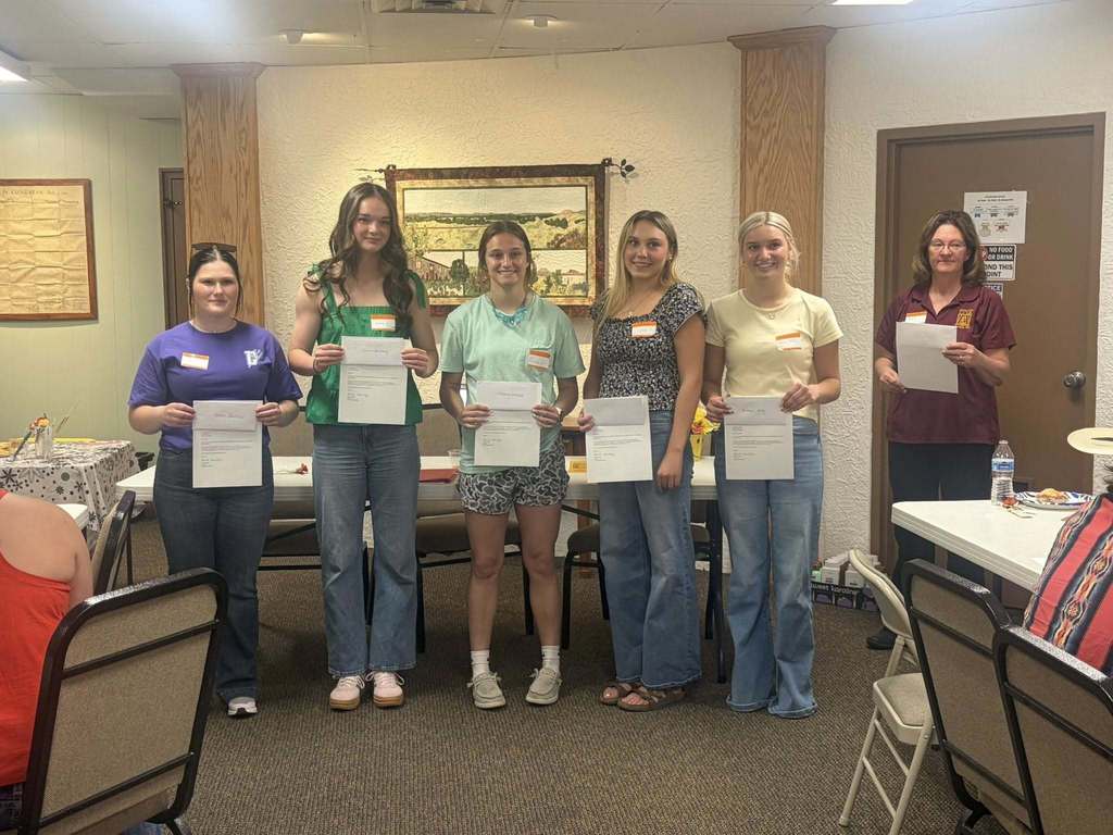 Scholarship recipients left to right Ashton Smeltzer, Emma Buckley, Maddison Nottestad, Quinn Smith and Brookelynn Nissley. Scholarships were presented by Brenda Mischel, Zonta president. Ashton Smeltzer received the 2026 Zonta Young Women in Leadership Award and a $1,000 scholarship. The international award honors women ages 16-19 who demonstrate leadership skills and a commitment to public service and social issues.