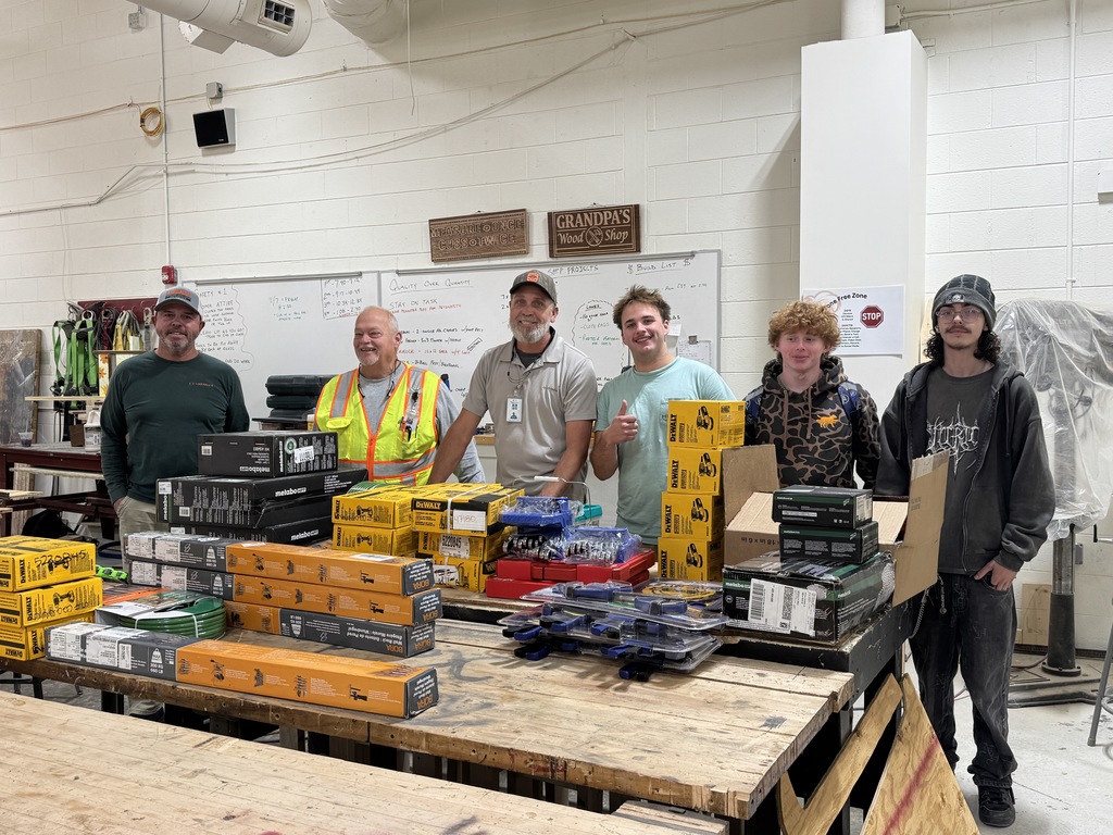 🔨  Big thanks to E.T. Gresham for supporting our GHS Building Trades program with a donation of tools and supplies! 👏 Your partnership helps our students take hands-on learning to the next level. 💪 #GHS #CTE #CommunitySupport