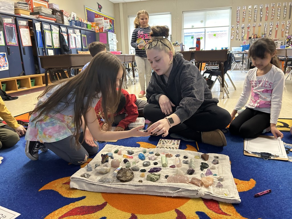 🌍🔎 Ms. Hughes' Scholars Dig Into Rocks! 🔎🌍  This week, Ms. Hughes' class wrapped up our History of the Earth unit by exploring rocks and minerals! 🏔️💎 Our young geologists examined igneous, sedimentary, and metamorphic rocks, discovering how they shape Earth's story. 🌎✨  A big shoutout to our scholars for their curiosity and enthusiasm! 🎉👏  #ScienceRocks 🪨 #GeologistsInTheMaking #MsHughesClass