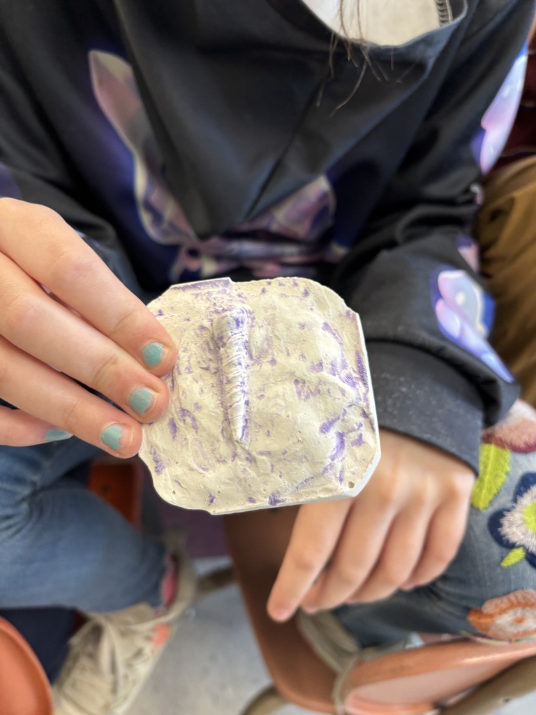 🦖🔬 Is There a T-Rex in My Gas Tank?! 🔬🦖  Mrs. Fagel’s class had a blast completing the District science investigation, “Is There a T-Rex in My Gas Tank?” — an engaging lesson created by our very own high school science teacher, Jen Hazzard! 👩‍🏫🧪  Our young scientists had so much fun making their own fossils, digging them out, and learning all about fossils and fossil fuels. The best part? They each got to take their fossil home! 🦴🏡  Thank you to Mrs. Fagel and Ms. Hazzard for bringing science to life in such a fun and hands-on way! 👏  #ScienceIsFun #FutureScientists #FossilFun #GloversvillePride
