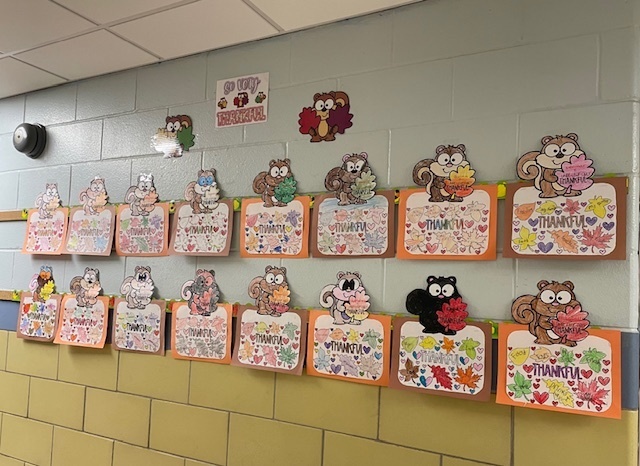 Fourth graders in Ms. Kane's classroom took some time to reflect on all they are thankful for. We wish you a Happy Thanksgiving! 🦃