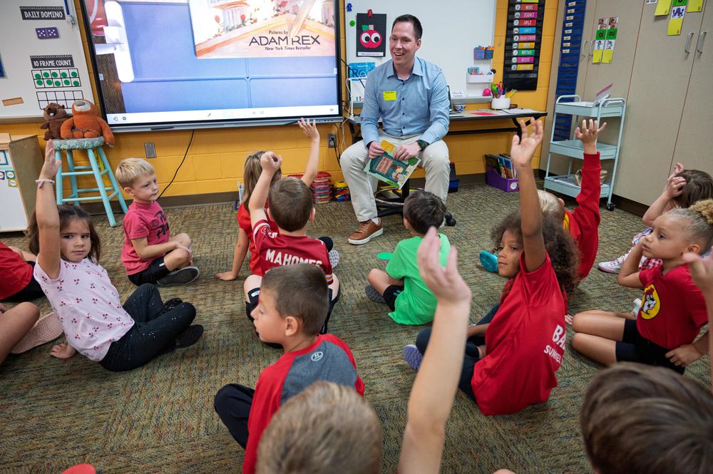 KS Senate Majority Leader, Chase Blasi, reading to a Kindergarten class