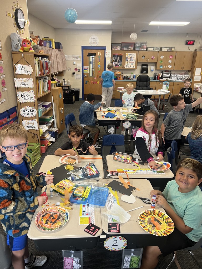 Ms. Savute's Class: We’re getting into the fall season spirit! We did a STEAM art activity. We talked about light and transparency: how light passes through tissue paper, creating glowing colors.