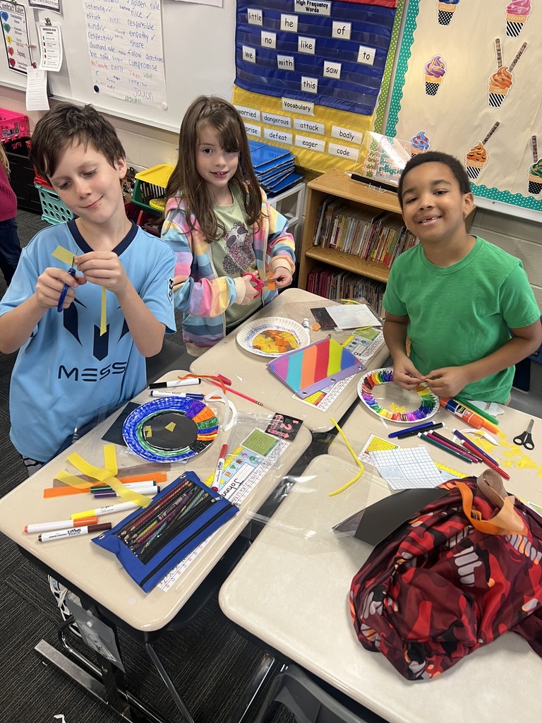 Ms. Savute's Class: We’re getting into the fall season spirit! We did a STEAM art activity. We talked about light and transparency: how light passes through tissue paper, creating glowing colors.
