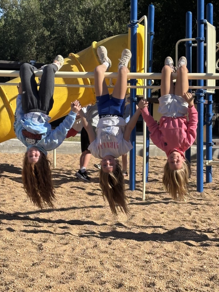 4th grade girls hanging around at recess