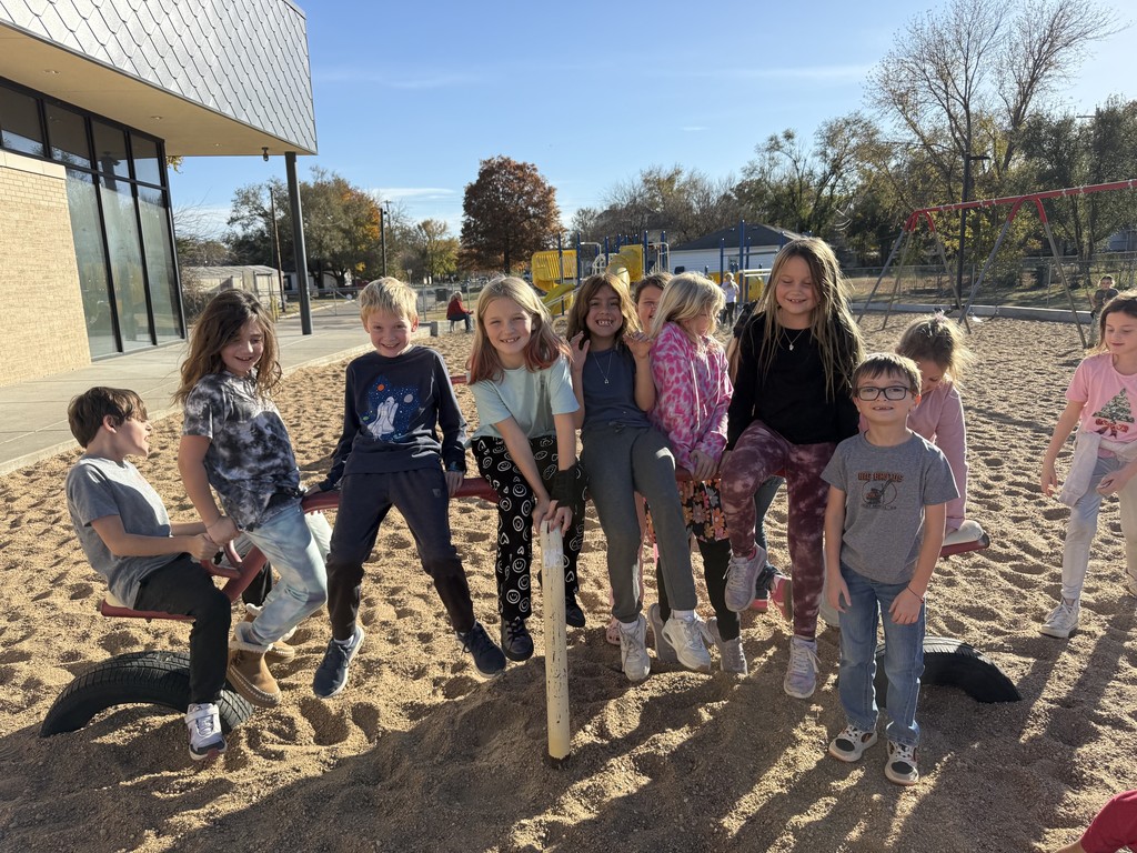 3rd grade is enjoying a gorgeous 70* day at recess!!