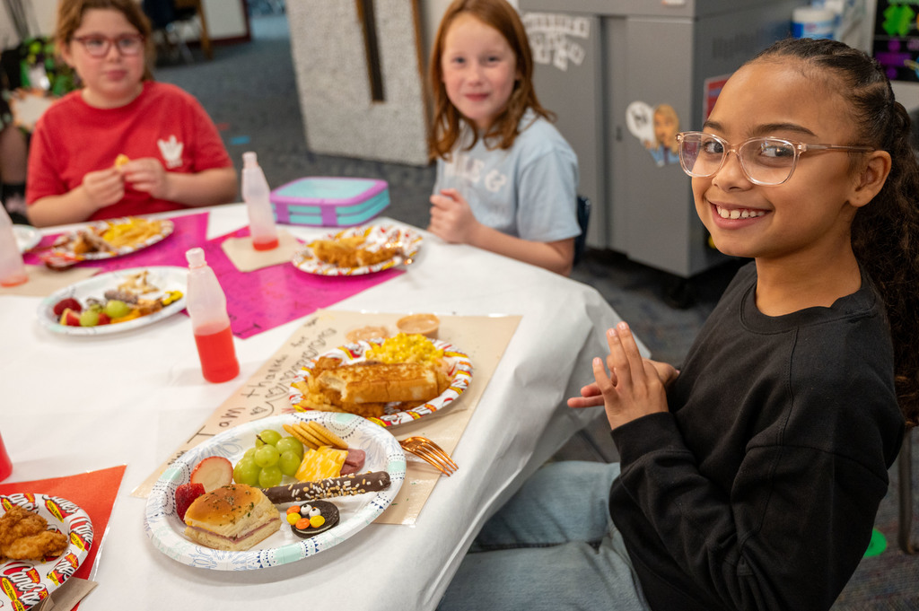 Earhart Friendsgiving