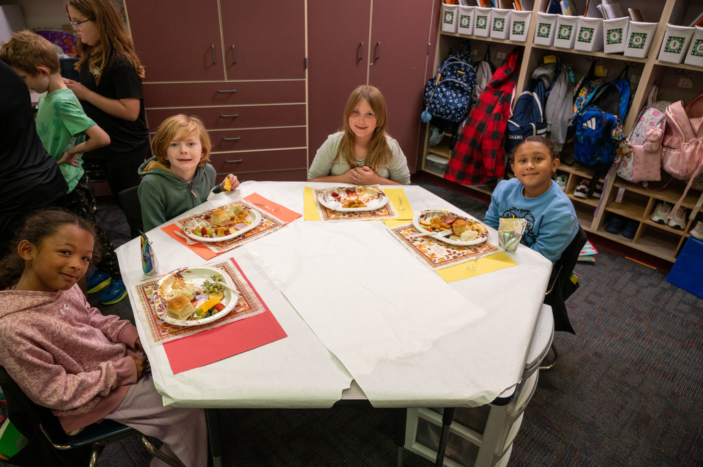 Earhart Friendsgiving