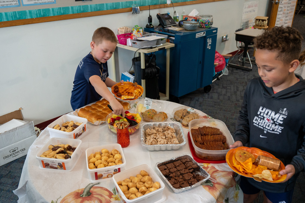 Earhart Friendsgiving