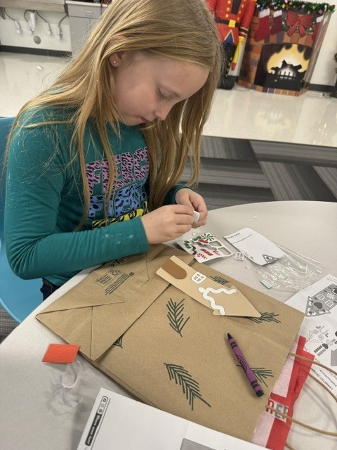 Snowy smiles all around! We love seeing our students dive into hands-on holiday fun at the PTO Winter Wonderland Workshop.