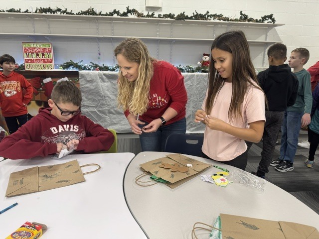Snowy smiles all around! We love seeing our students dive into hands-on holiday fun at the PTO Winter Wonderland Workshop.