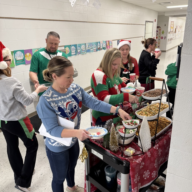 CDS PTO came around to spoil staff today and spread some holiday cheer!