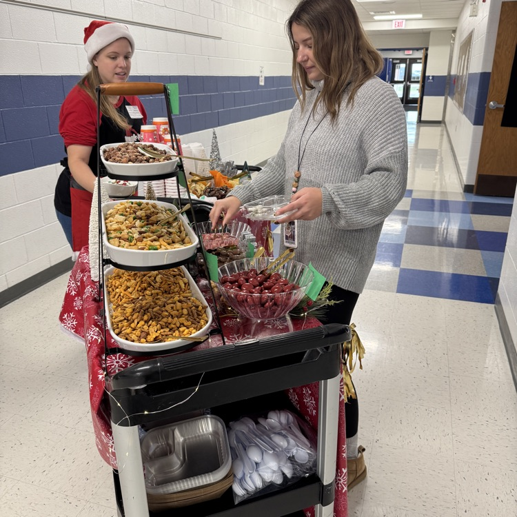 CDS PTO came around to spoil staff today and spread some holiday cheer!