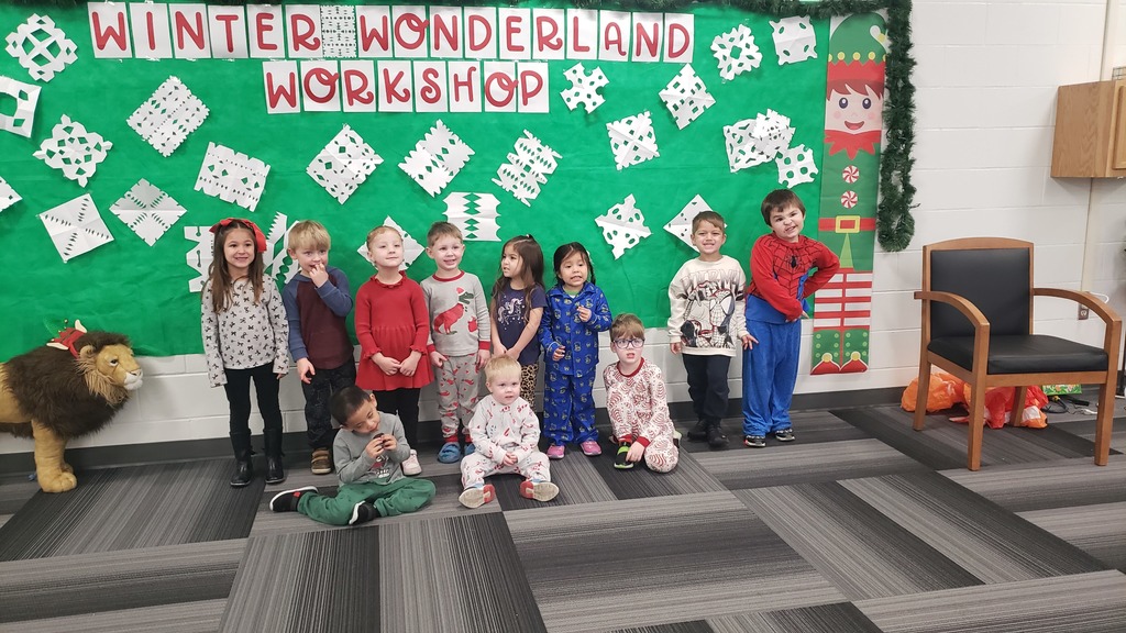 Cocoa cups in hand, marshmallow counts getting serious, and excitement buzzing through the halls.   Hot Cocoa Day was the perfect cozy pause before the break ahead.