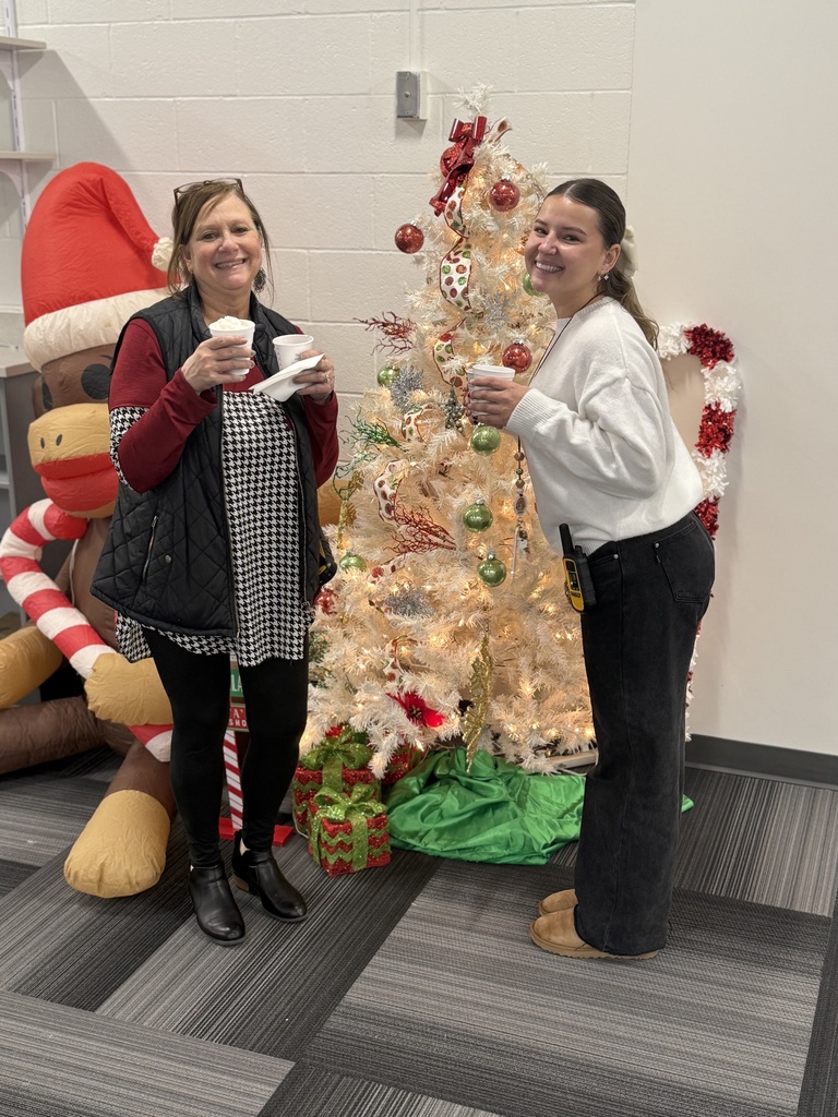 Cocoa cups in hand, marshmallow counts getting serious, and excitement buzzing through the halls.   Hot Cocoa Day was the perfect cozy pause before the break ahead.
