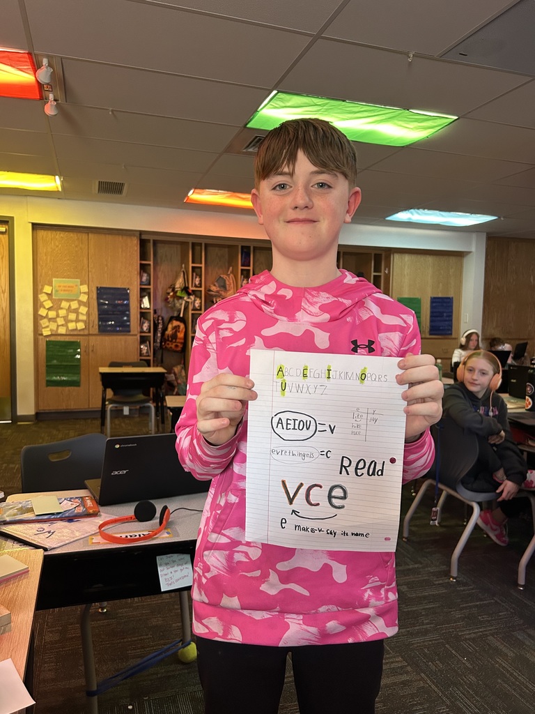 We love working with our buddies! His 4th grader was teaching his buddy phonics today!