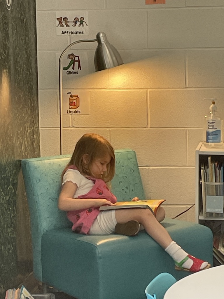 Mrs. H.’s class enjoyed some quiet time reading books enjoying the sunshine. 