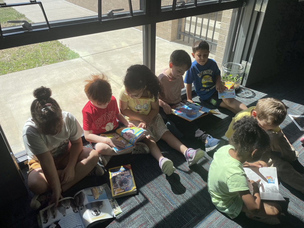 Mrs. H.’s class enjoyed some quiet time reading books enjoying the sunshine. 