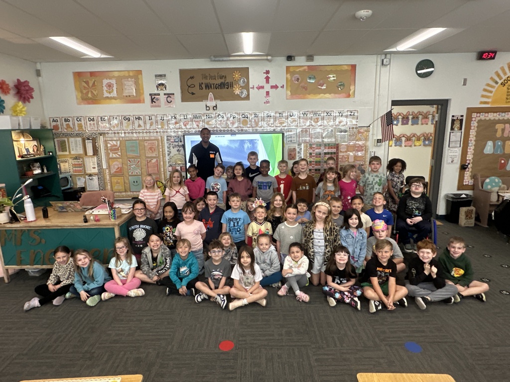 Thank you so much to Ronelle Williams from KSN for coming to visit first grade this morning and teaching us all about the world of weather!! We learned all about storms, and different types of weather. We are now prepared for storm season and how we can stay safe!! ⛈️🌪️☔️