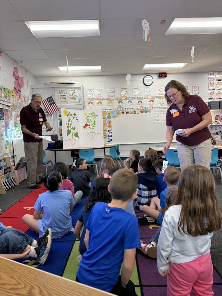 Last Friday, Mrs. Moses’ class had a visit from the master gardeners from the Sedgwick County Extension Office! The students had so much fun dissecting seeds, listening to a story, completing a labeling chart, and planting their own seeds. We’re excited for them to bring their plants home in a few weeks! 