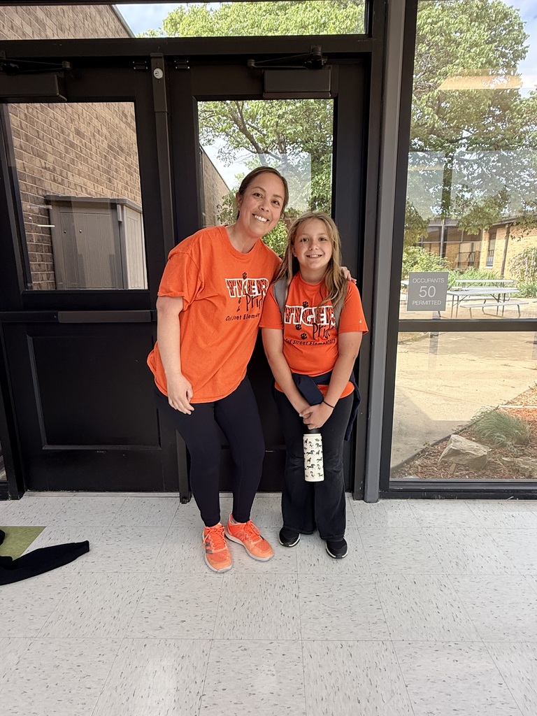 twinning on orange day