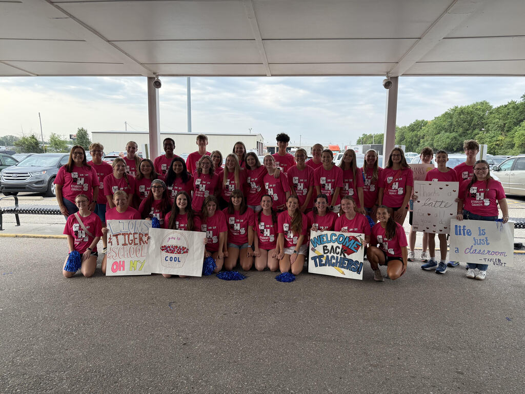 GHS Student Council welcomes Goddard Staff back to school!