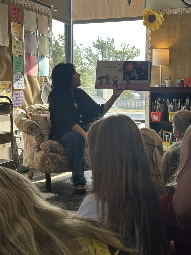 Ms. Buresh came to read to Mrs. Douglass’ class during morning meeting this morning! She read The World Needs More Purple Schools! It had many great reminders on this Tiger Trait Tuesday!!!