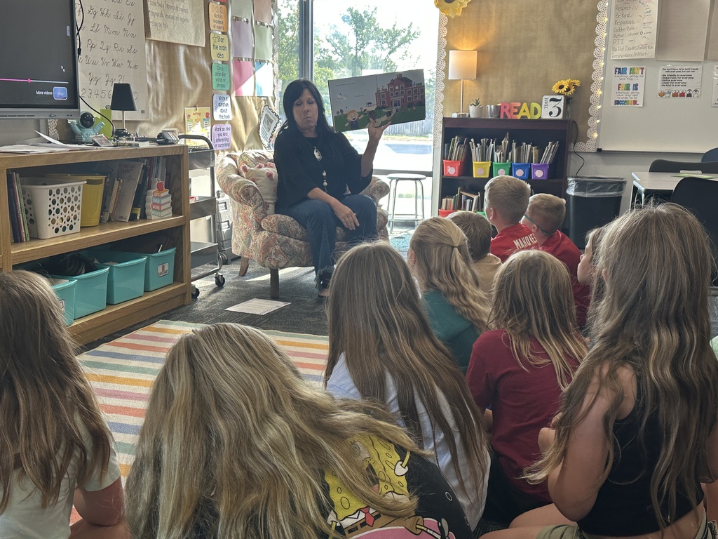 Ms. Buresh came to read to Mrs. Douglass’ class during morning meeting this morning! She read The World Needs More Purple Schools! It had many great reminders on this Tiger Trait Tuesday!!!