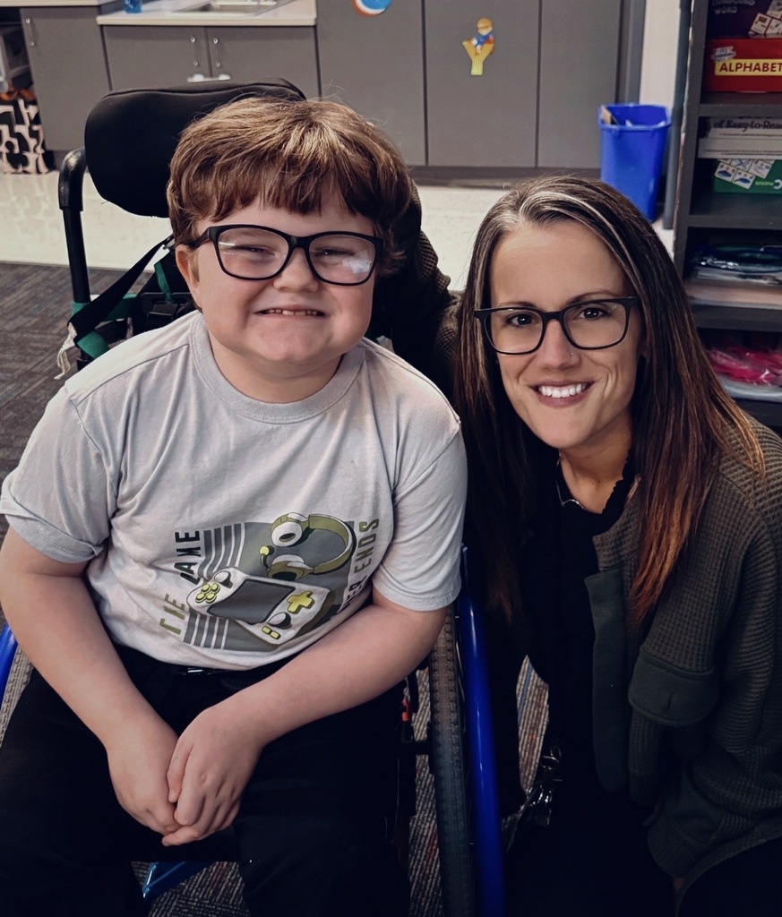 Asher and Ms. Shanda with their new matching glasses! 🤓
