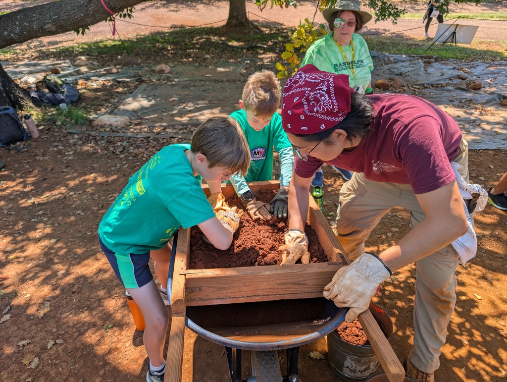 Students working with archeologists
