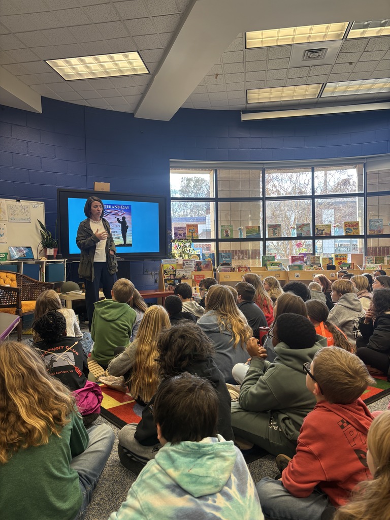 Ms. Peltz spoke with students about being in the navy.