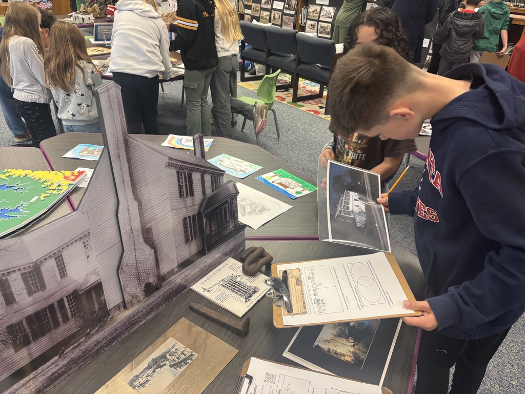 Learning about Tuckahoe Plantation and the Lock Keepers House