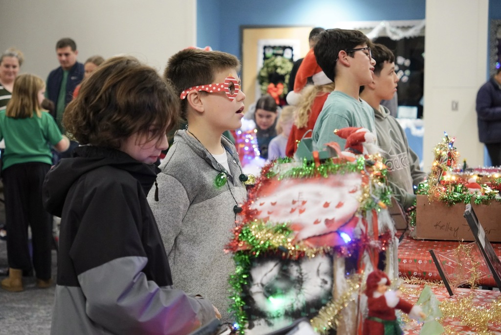 Students explaining their project 