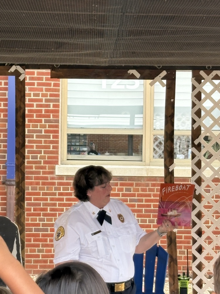 we love to have guest readers! Thank you, Lisa Brown!