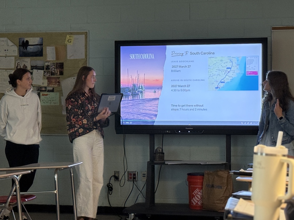 Students sharing their travel planner for Charleston, SC