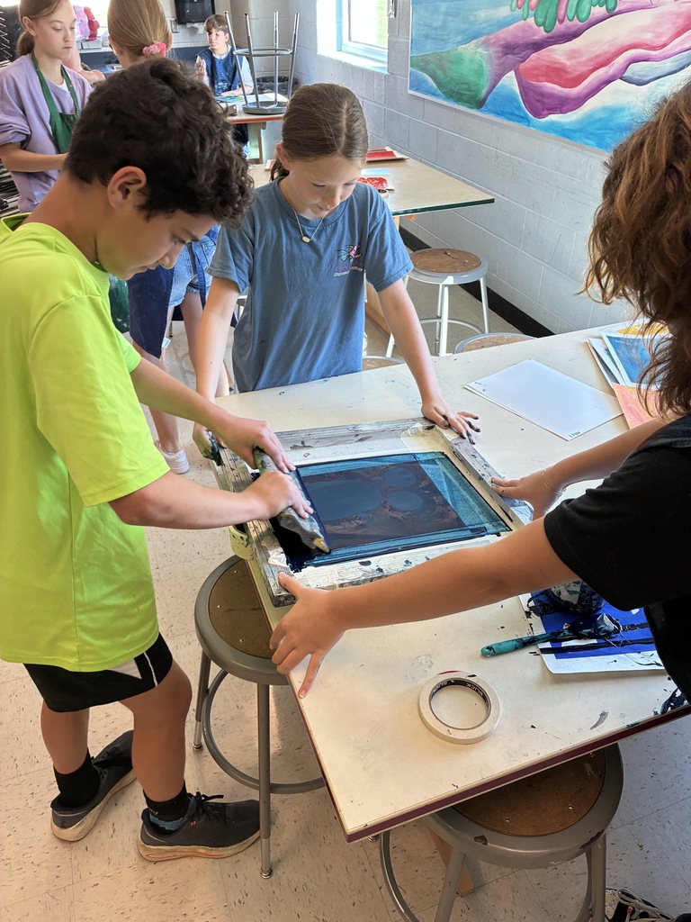 Students screen printing