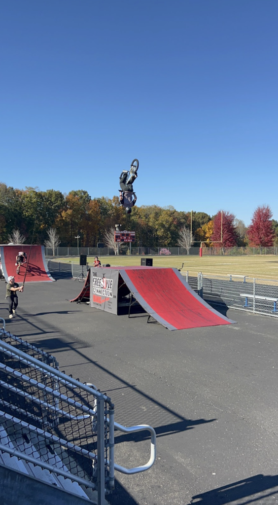 Freestyle Connection BMX Stunt Show rider
