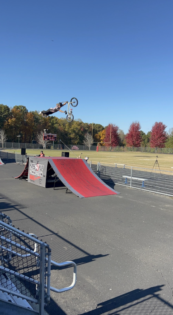 Freestyle Connection BMX Stunt Show rider