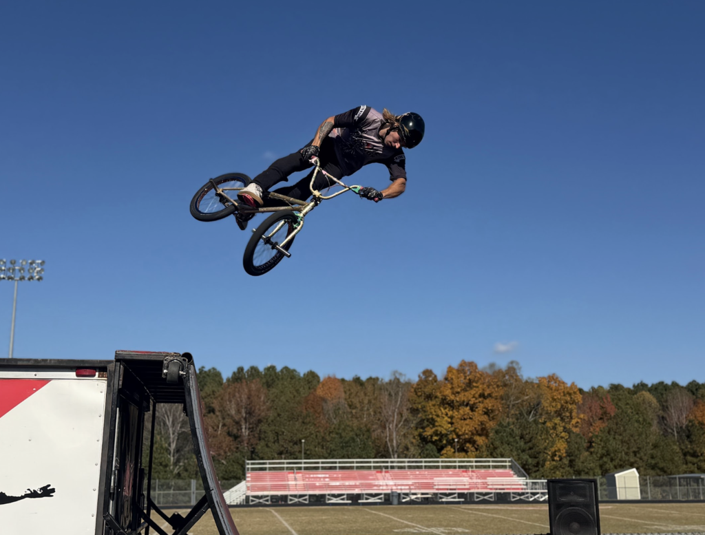 Freestyle Connection BMX Stunt Show rider