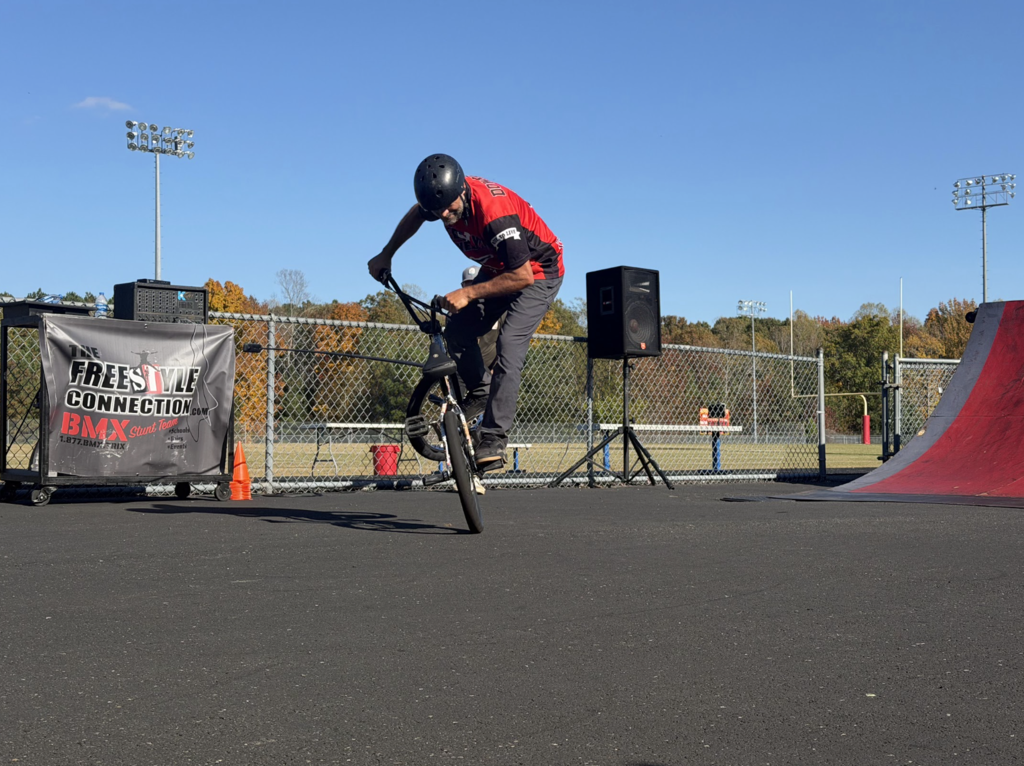 Freestyle Connection BMX Stunt Show rider