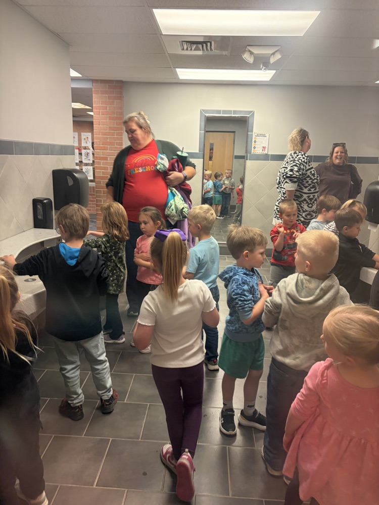 washing hands before lunch 