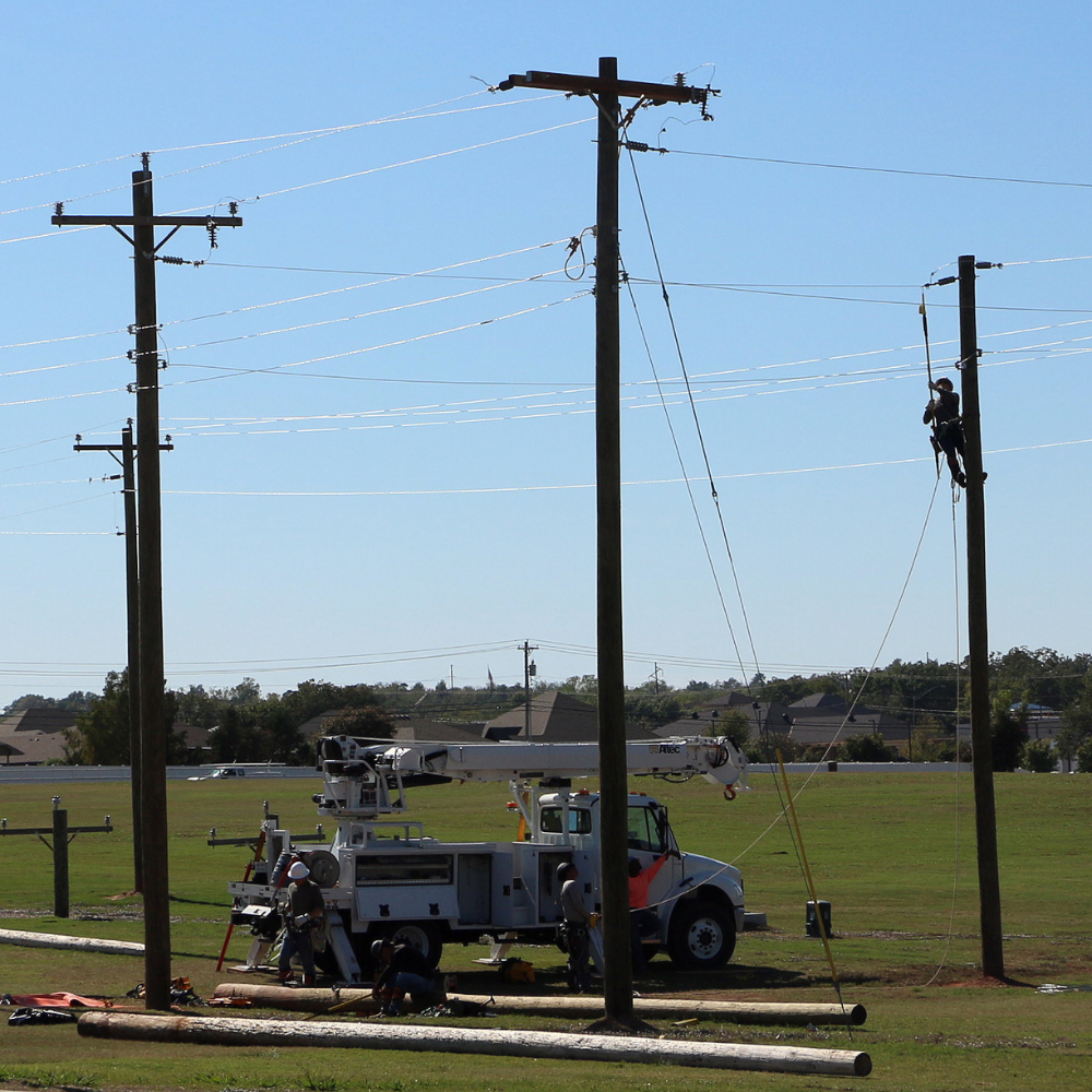 GCTC Linewoker Training students work in the pole yard