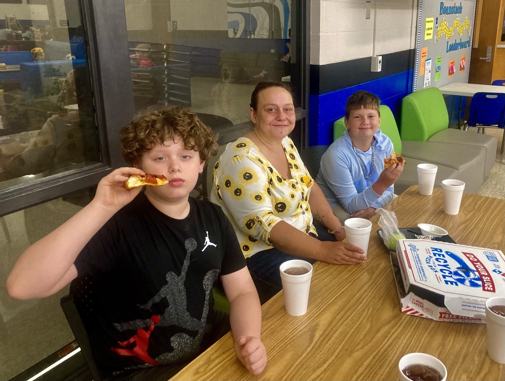 Celebrating the Joy of Grandparents at TES 💙 Today, our Second- and Fifth-Grade students enjoyed a special lunch with their grandparents, celebrating family and creating memories to treasure. We’d love to see your favorite moments—share your photos in the comments! Tomorrow's Schedule: • Fourth Grade – 11:50 AM • Third Grade – 12:25 PM