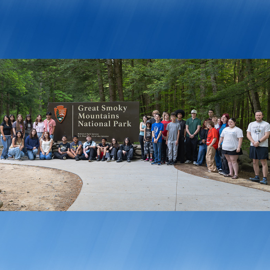 PIcture of GCHS Band Students with the Great Smoky Mountains National Park sign