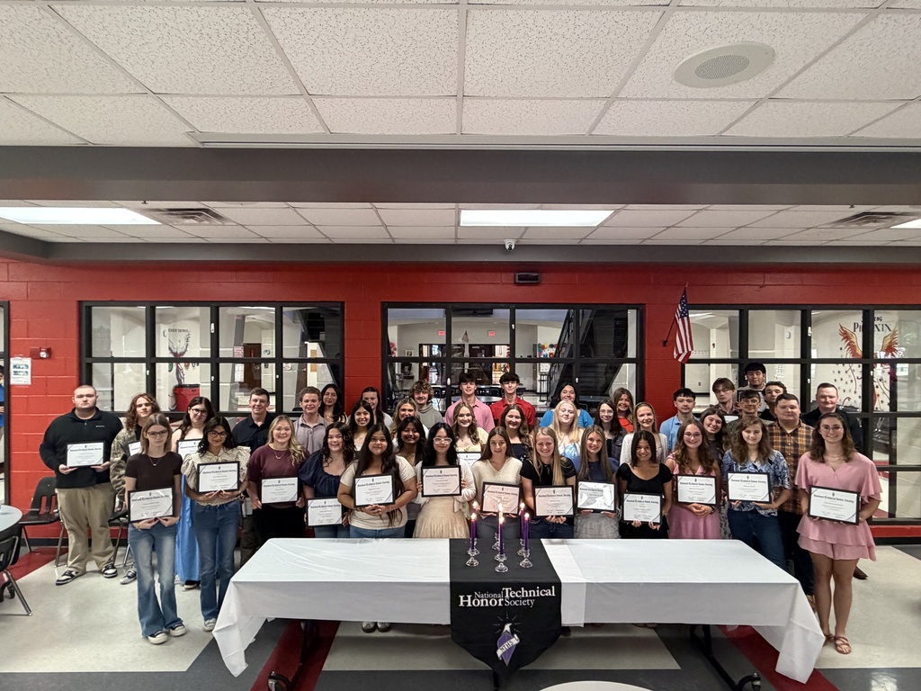 A picture of NTHS inductees.