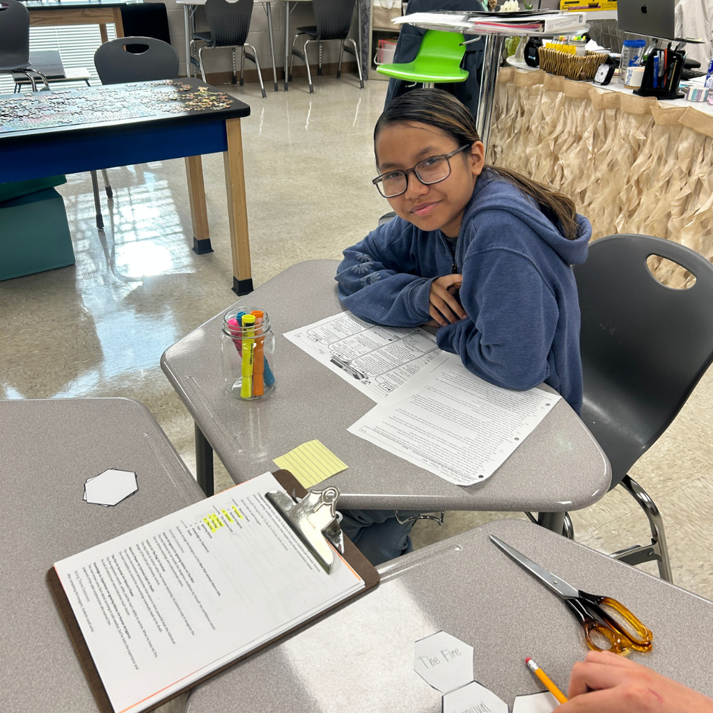 During Wireless Wednesday in Mrs. Freeman’s room, students created theme posters and participated in hands-on learning using the Hexagonal Thinking Strategy. This strategy supports students in developing deeper understanding of the content by organizing their thinking in visual and dynamic ways.  