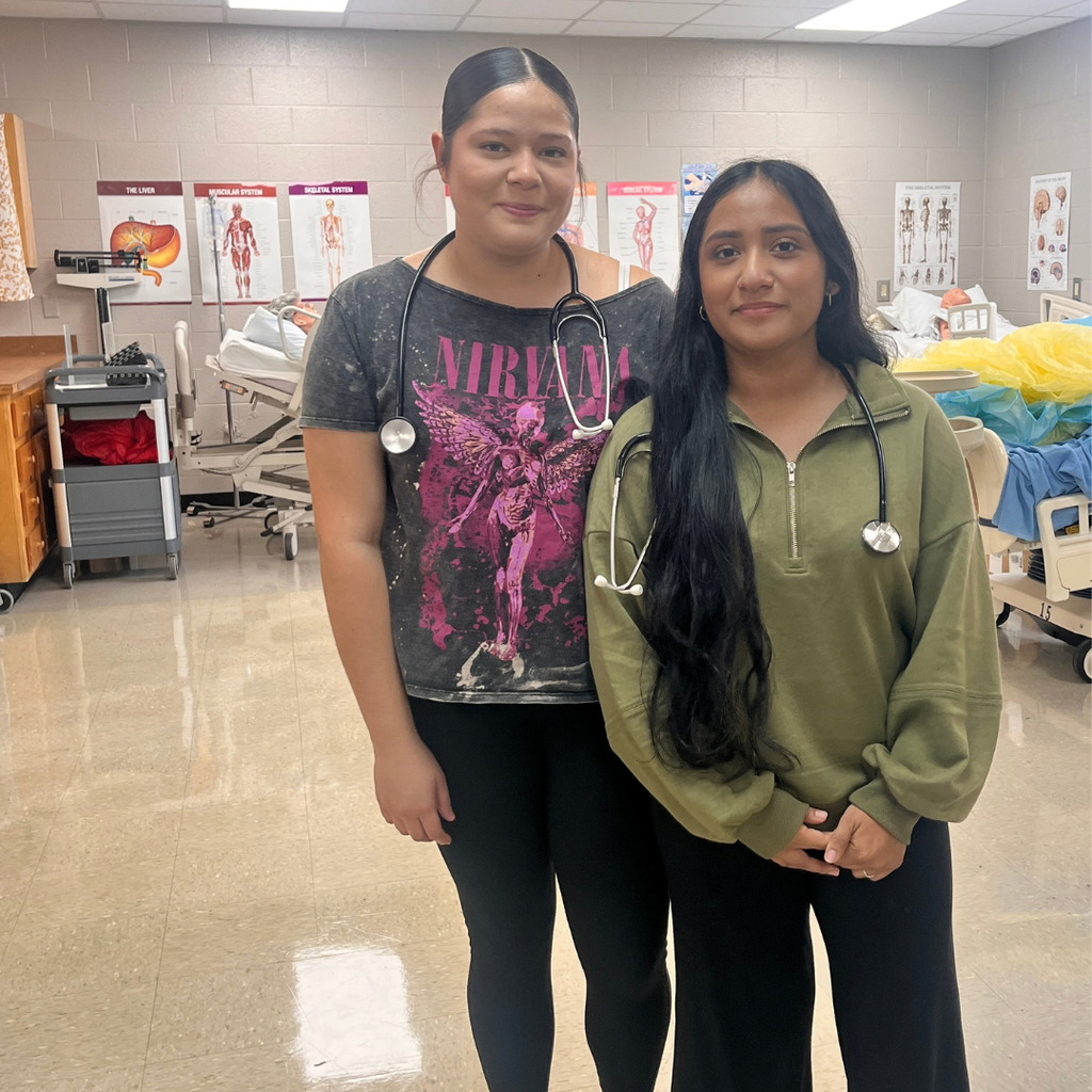 📚🫁 Mrs. Lee’s Essentials class has been exploring the respiratory system this week! Today, students learned how to listen to lung sounds and practiced their skills with classmates, gaining hands-on experience while discovering how our lungs keep us breathing every day. 