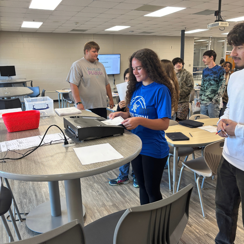 📢 Today, our seniors had a valuable opportunity to learn about civic engagement and the voting process! A special thank you to Mrs. Shea Hicks, Chairperson of the Gordon County Board of Elections, for visiting with our students to discuss voter registration, elections, and the importance of making your voice heard. Students even had the chance to cast sample ballots using an official voting machine, giving them a firsthand look at the voting experience. As many of our seniors prepare to become first-time voters, we encourage everyone to make sure they're registered and election-ready through Georgia's My Voter Page: https://mvp.sos.ga.gov/s/ #FutureVoters #CivicEngagement #GordonPride #SeniorClass #MakeYourVoiceHeard #VotingMatters 🗳️🇺🇸