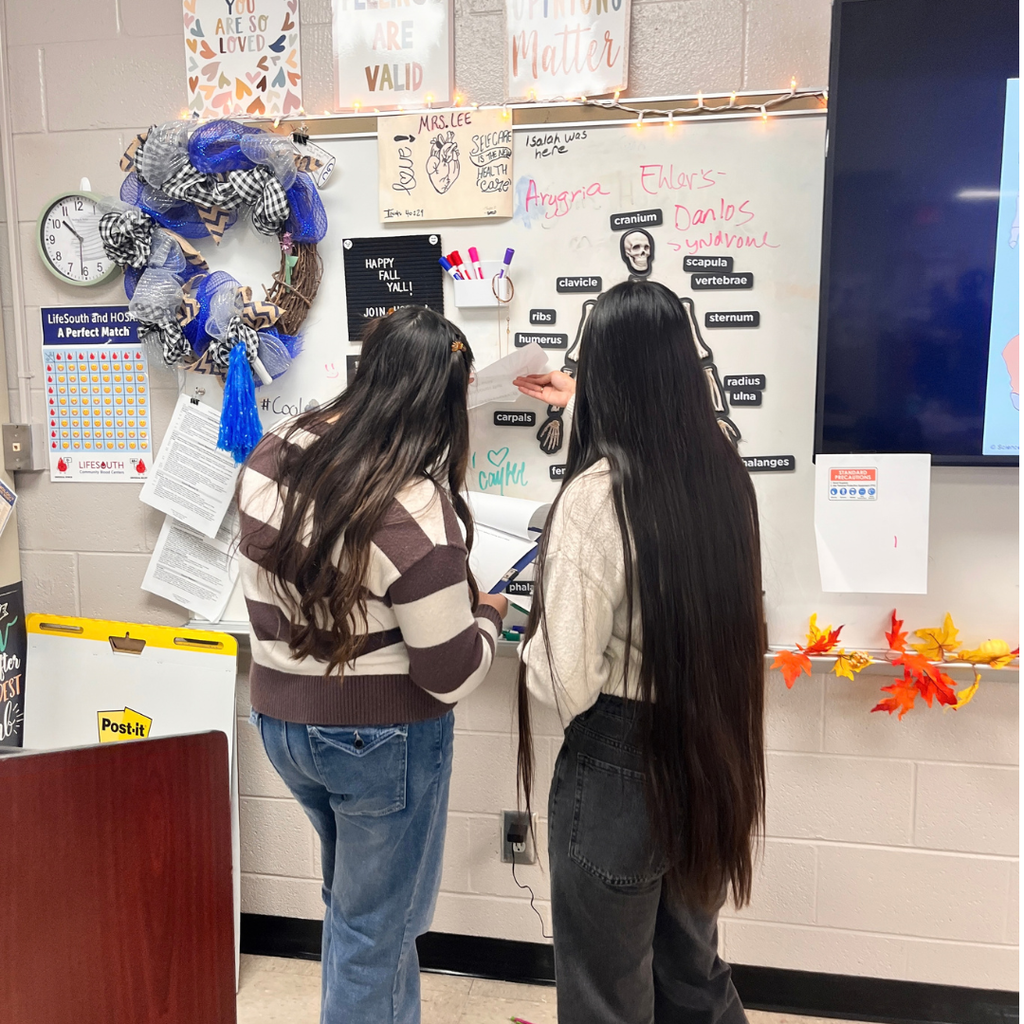 🦴💙 Mrs. Lee’s Essentials Healthcare class has been exploring the skeletal system this week, and today learning got a little more interactive! Students participated in “Skeletal Speed Dating,” rotating through stations to identify and learn about the bones of the human body. Hands-on activities like this help bring anatomy to life while making learning fun and engaging. #GordonCentral #HealthcareEducation #HandsOnLearning #FutureHealthcareProfessionals #SkeletalSystem 🦴✨