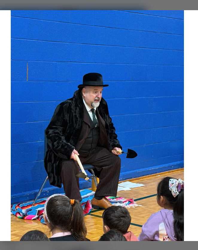 Mr. Terry Allee entertained Kindergarten-2nd Grade students with an interactive presentation of Barnum Brown. The archeologist who found the first bones of the Tyrannosaurus Rex 🦖. Students were engaged in the storytelling by Mr. Allee. Thank you for such an amazing experience!